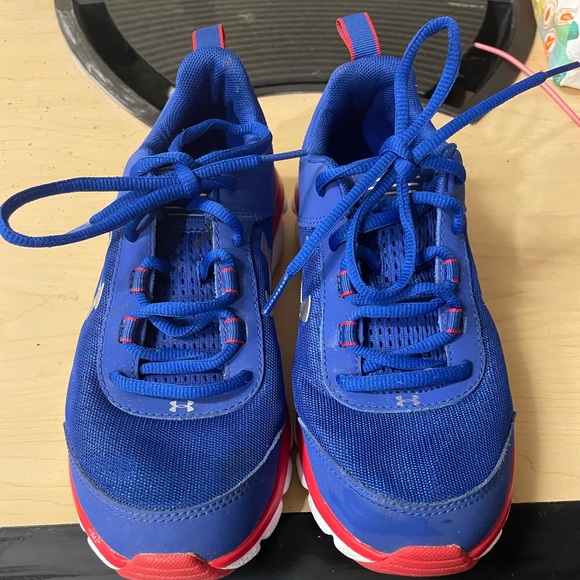 Girl’s Under Armor Assert 8 - Picture 3 of 9